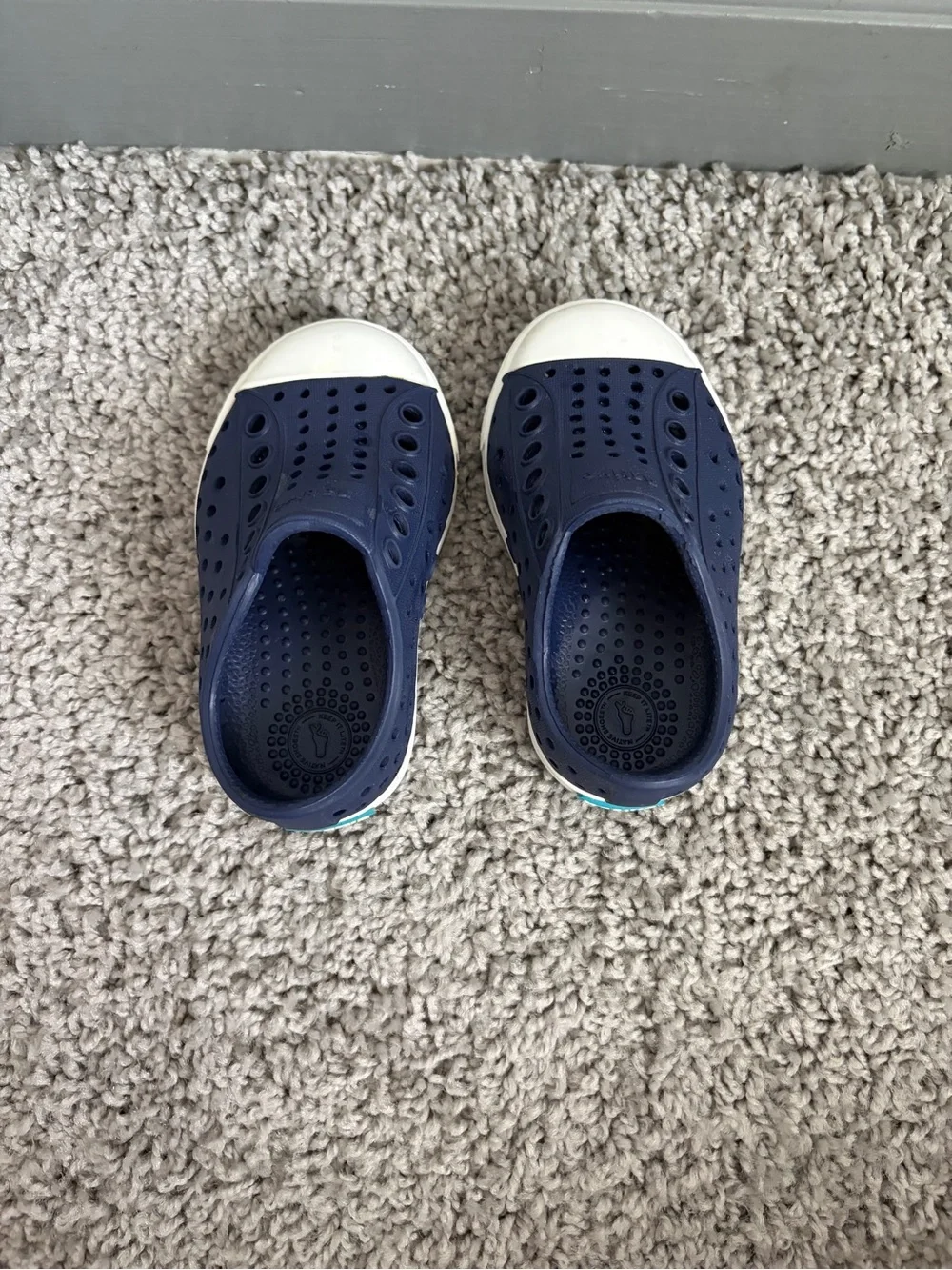 Native Kids Size 4 Navy with White Toe Great condition